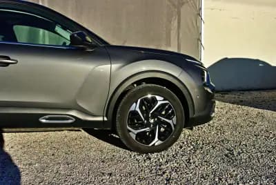 Vendo Citroën C4 2023 - 20900 EUR, 17652 km - AUTO.MOTO.pt