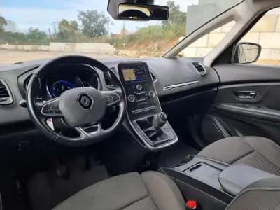 Sell Renault Grand Scénic 2016 - 12900 EUR, 183566 km - AUTO.MOTO.pt