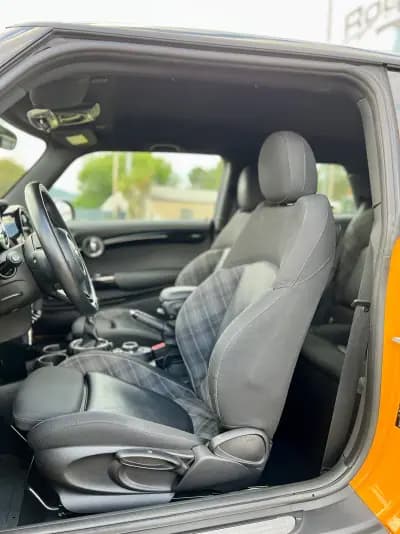 Vendo MINI Cooper 2014 - 12900 EUR, 215000 km - AUTO.MOTO.pt