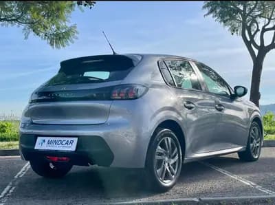 Vendo Peugeot 208 2021 - 17480 EUR, 43270 km - AUTO.MOTO.pt