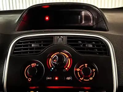 Vendo Renault Kangoo 2021 - 10500 EUR, 35000 km - AUTO.MOTO.pt