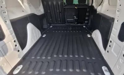 Vendo Peugeot Partner 2018 - 9450 EUR, 204000 km - AUTO.MOTO.pt