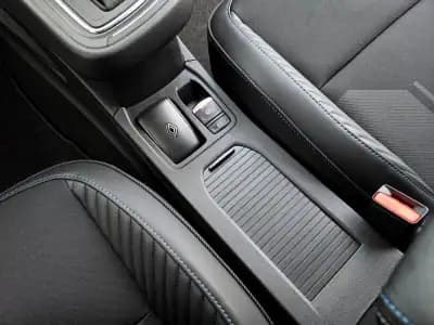 Sell Renault Clio 2024 - 21900 EUR, 57020 km - AUTO.MOTO.pt