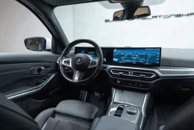 Vendo BMW 330 2023 - 43950 EUR, 44000 km - AUTO.MOTO.pt