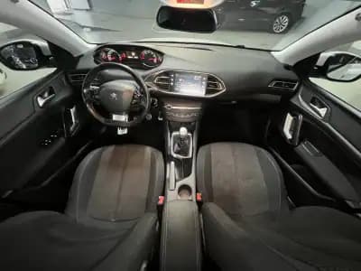 Vendo Peugeot 308 2019 - 11990 EUR, 106000 km - AUTO.MOTO.pt