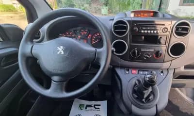 Vendo Peugeot Partner 2018 - 9450 EUR, 204000 km - AUTO.MOTO.pt