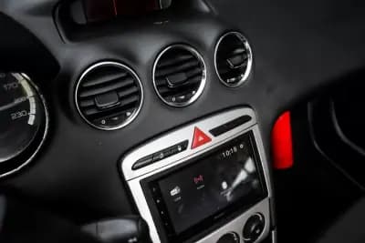 Vendo Peugeot 308 CC 2010 - 10450 EUR, 210184 km - AUTO.MOTO.pt