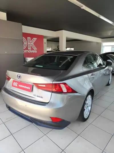 Vendo Lexus IS 300H 2013 - 19990 EUR, 170000 km - AUTO.MOTO.pt