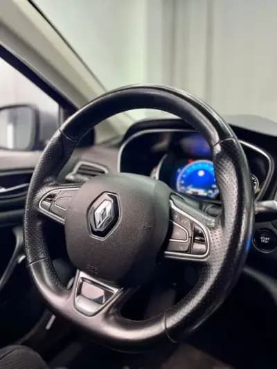 Vendo Renault Mégane 2016 - 13999 EUR, 182000 km - AUTO.MOTO.pt