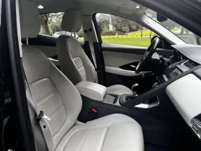 Sell Jaguar E-Pace 2018 - 29750 EUR, 77000 km - AUTO.MOTO.pt