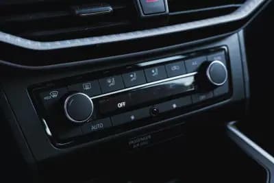 Sell SEAT Arona 2023 - 17500 EUR, 52100 km - AUTO.MOTO.pt