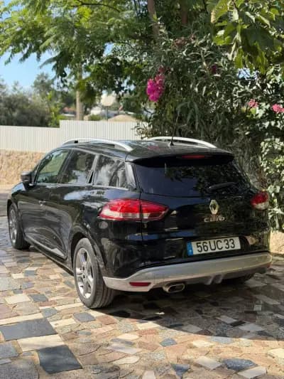 Vendo Renault Clio 2018 - 13900 EUR, 145107 km - AUTO.MOTO.pt