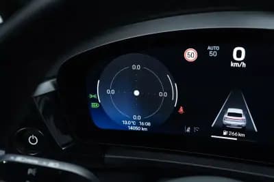 Vendo Porsche Macan 2025 - 88950 EUR, 14000 km - AUTO.MOTO.pt