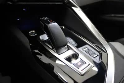 Vendo Peugeot 3008 2021 - 22990 EUR, 110993 km - AUTO.MOTO.pt