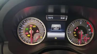 Vendo Mercedes-Benz A 160 2015 - 15900 EUR, 208637 km - AUTO.MOTO.pt