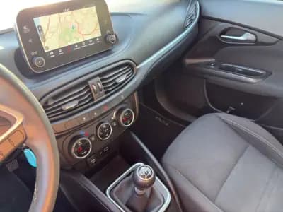 Vendo Fiat Tipo Station Wagon 2018 - 12900 EUR, 94406 km - AUTO.MOTO.pt