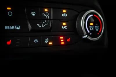 Vendo Ford Focus SW 2023 - 18990 EUR, 64785 km - AUTO.MOTO.pt