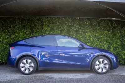 Sell Tesla Model Y 2024 - 39500 EUR, 22300 km - AUTO.MOTO.pt