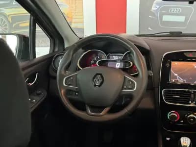 Vendo Renault Clio 2017 - 11990 EUR, 103171 km - AUTO.MOTO.pt