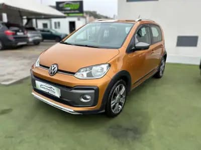 Vendo Volkswagen Cross Up! 2018 - 13990 EUR, 101322 km - AUTO.MOTO.pt
