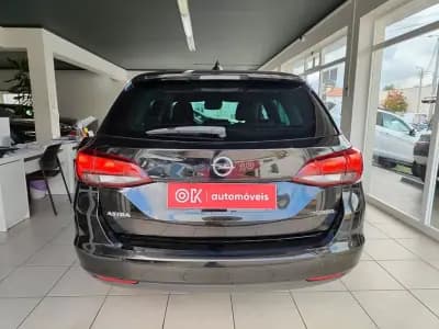Vendo Opel Astra Sports Tourer 2016 - 8890 EUR, 174600 km - AUTO.MOTO.pt
