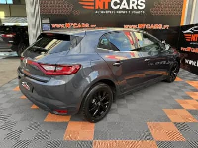 Vendo Renault Mégane 2019 - 16900 EUR, 105740 km - AUTO.MOTO.pt