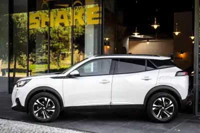 Vendo Peugeot 2008 2021 - 17990 EUR, 74657 km - AUTO.MOTO.pt