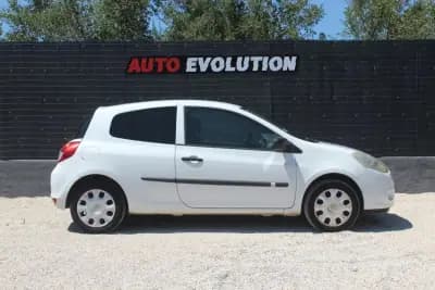 Vendo Renault Clio 2009 - 4300 EUR, 219000 km - AUTO.MOTO.pt