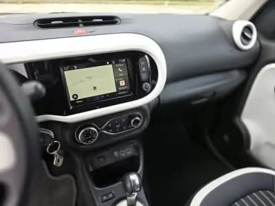 Vendo Renault Twingo 2023 - 14750 EUR, 27700 km - AUTO.MOTO.pt