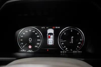 Sell Volvo XC 90 2016 - 24990 EUR, 206775 km - AUTO.MOTO.pt