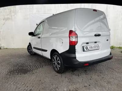 Vendo Ford Transit Courier 2022 - 15000 EUR, 51442 km - AUTO.MOTO.pt