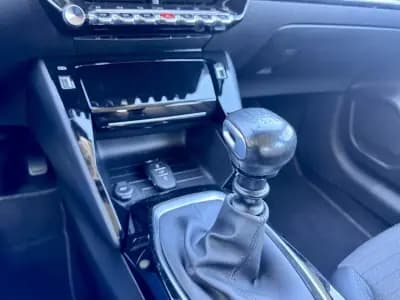 Vendo Peugeot 208 2020 - 16990 EUR, 128000 km - AUTO.MOTO.pt