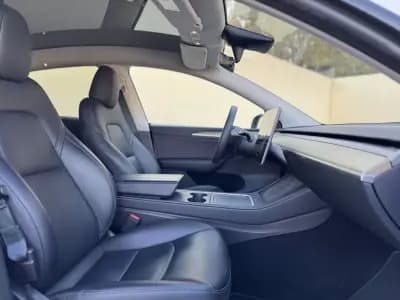 Vendo Tesla Model Y 2023 - 32490 EUR, 72500 km - AUTO.MOTO.pt