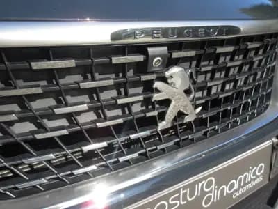 Vendo Peugeot 3008 2019 - 22990 EUR, 98000 km - AUTO.MOTO.pt