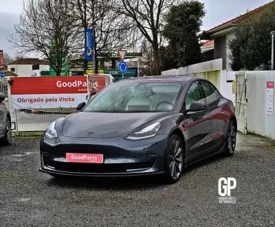 Vendo Tesla Model 3 2020 - 30400 EUR, 105371 km - AUTO.MOTO.pt