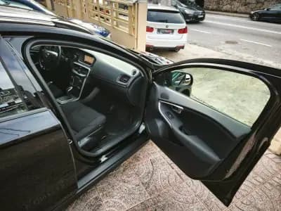 Sell Volvo V40 Cross Country 2017 - 18500 EUR, 100000 km - AUTO.MOTO.pt