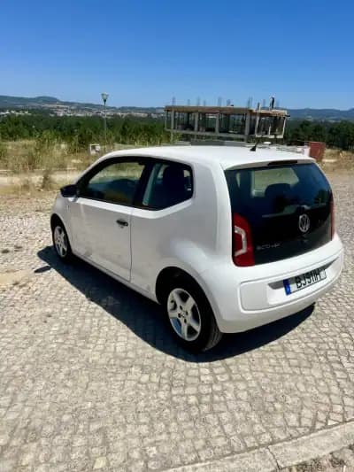 Vendo Volkswagen Up! 2013 - 5499 EUR, 144000 km - AUTO.MOTO.pt