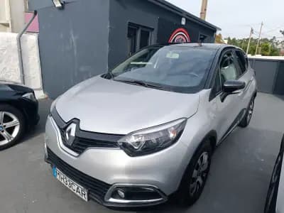 Vendo Renault Captur 2016 - 12490 EUR, 138211 km - AUTO.MOTO.pt