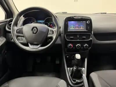 Vendo Renault Clio 2017 - 11890 EUR, 109000 km - AUTO.MOTO.pt