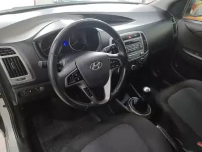 Vendo Hyundai i20 2014 - 9890 EUR, 101619 km - AUTO.MOTO.pt