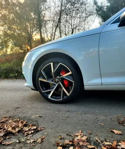 Vendo Audi A4 Avant 2017 - 22990 EUR, 183300 km - AUTO.MOTO.pt