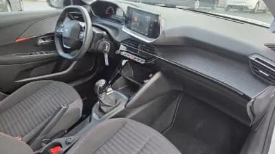 Vendo Peugeot 208 2023 - 14990 EUR, 31000 km - AUTO.MOTO.pt