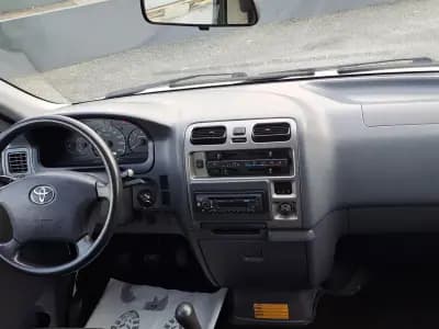 Sell Toyota HiAce 2010 - 12500 EUR, 331380 km - AUTO.MOTO.pt