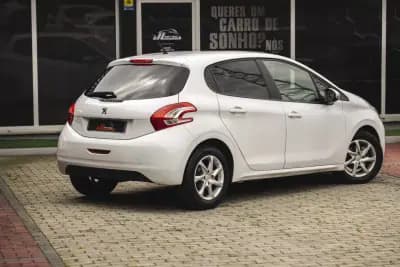 Vendo Peugeot 208 2014 - 7900 EUR, 203000 km - AUTO.MOTO.pt