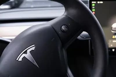 Vendo Tesla Model 3 2023 - 31999 EUR, 67000 km - AUTO.MOTO.pt