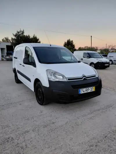 Vendo Citroën Berlingo 2016 - 11900 EUR, 210000 km - AUTO.MOTO.pt