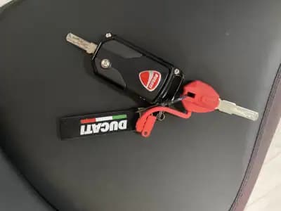 Sell Ducati Multistrada 1260 Enduro 2011 - 9250 EUR, 44000 km - AUTO.MOTO.pt