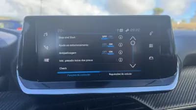 Vendo Peugeot 2008 2023 - 17900 EUR, 65000 km - AUTO.MOTO.pt