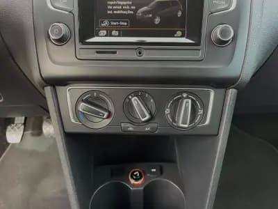 Vendo Volkswagen Polo 2015 - 8750 EUR, 140000 km - AUTO.MOTO.pt