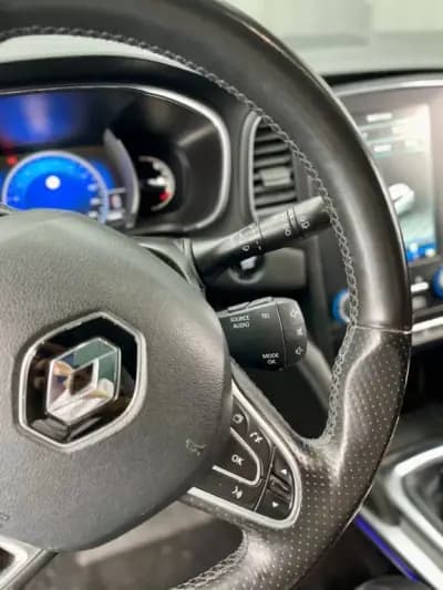 Vendo Renault Mégane 2016 - 13999 EUR, 182000 km - AUTO.MOTO.pt